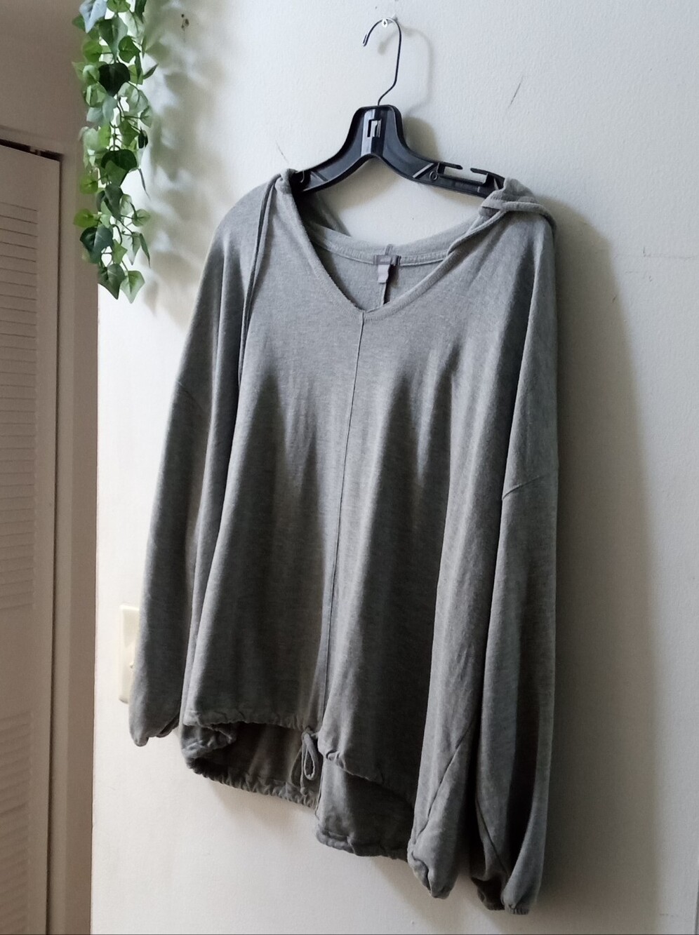 aerie Olive Gray V-Neck Hooded Pullover